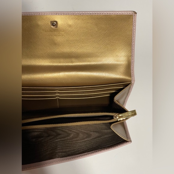 Authentic - Used - Salvatore Ferragamo Baby Pink Bow Leather Wallet - Picture 3 of 6